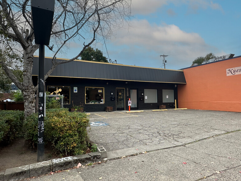 2123 SE Division St, Portland, OR for lease - Building Photo - Image 2 of 3