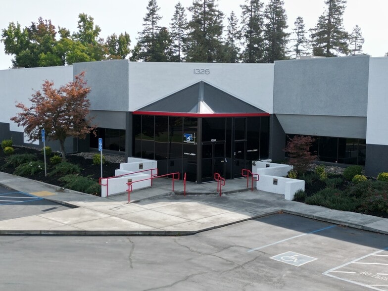 1326-1340 N Market Blvd, Sacramento, CA for lease - Building Photo - Image 2 of 3
