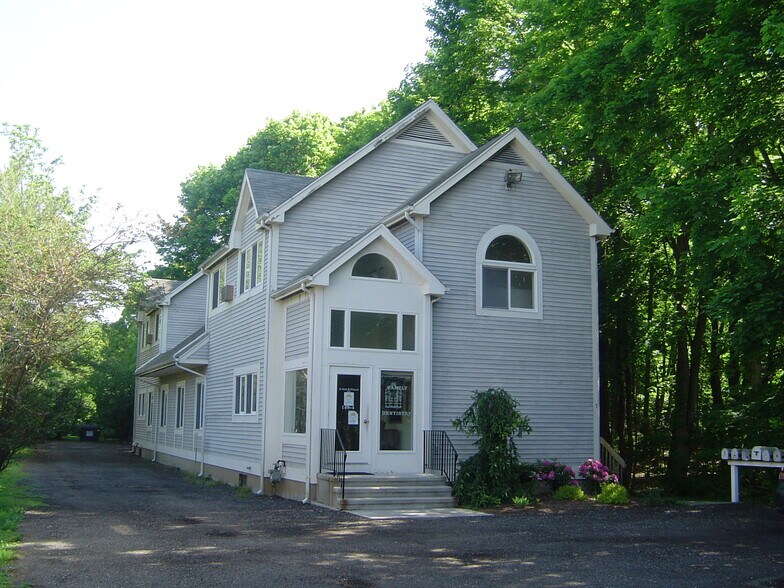 149 E Main St, Clinton, CT for sale - Building Photo - Image 1 of 1