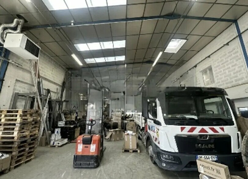 Office in Chassieu for lease - Interior Photo - Image 2 of 5