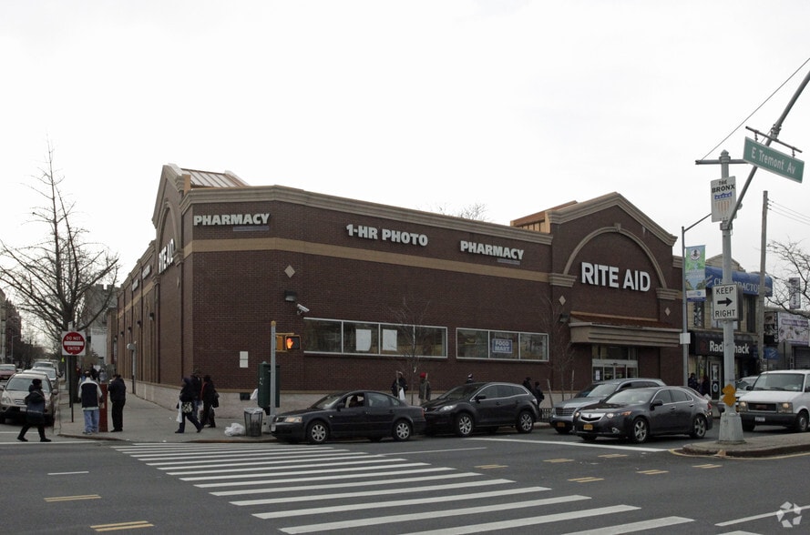 2750 E Tremont Ave, Bronx, NY for sale - Primary Photo - Image 1 of 1