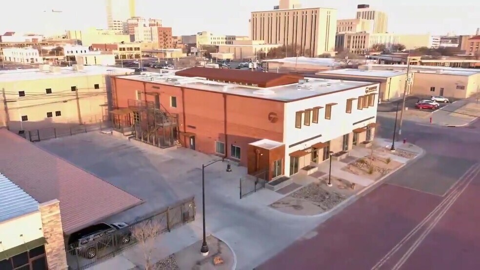 1402 Crickets Ave, Lubbock, TX 79401