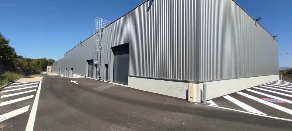 Flex in Bourgoin-Jallieu for sale - Building Photo - Image 2 of 9