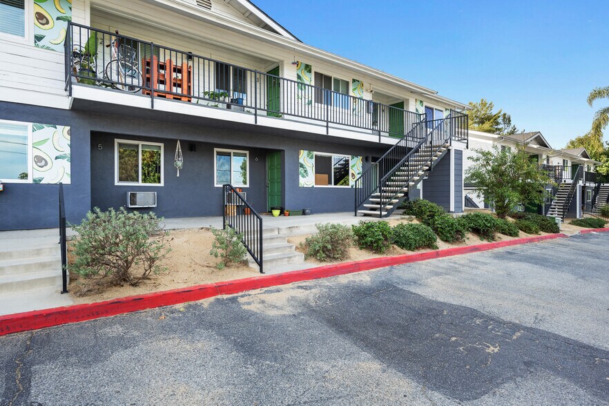 303 W Clemmens Ln, Fallbrook, CA 92028 Avocado Place