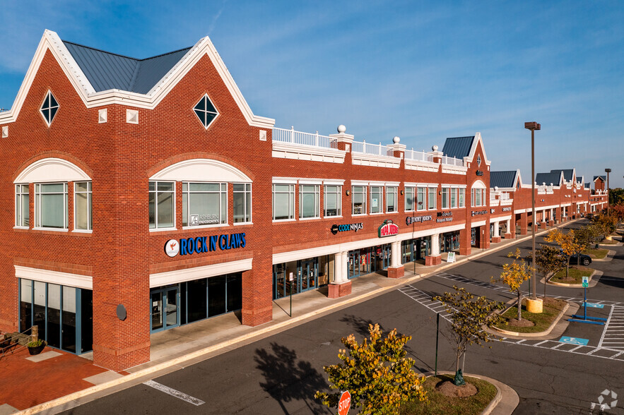 44110 Ashburn Village Shopping Plz, Ashburn, VA for lease - Building Photo - Image 2 of 6