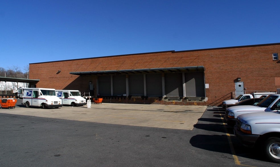 3515-3521 V St NE, Washington, DC for lease - Building Photo - Image 2 of 17