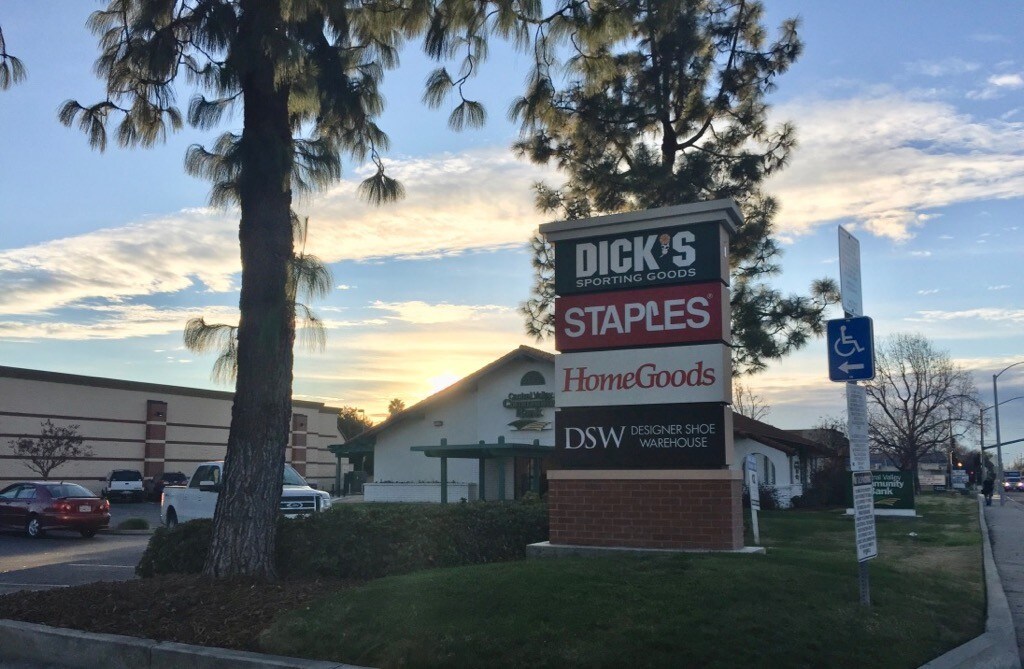 2245 W Caldwell Ave, Visalia, CA 93277