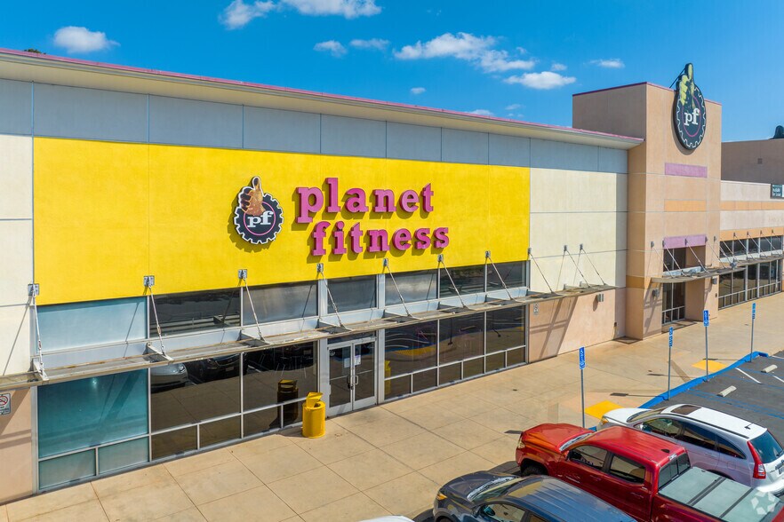 1980 University Dr, Vista, CA for lease - Primary Photo - Image 1 of 4