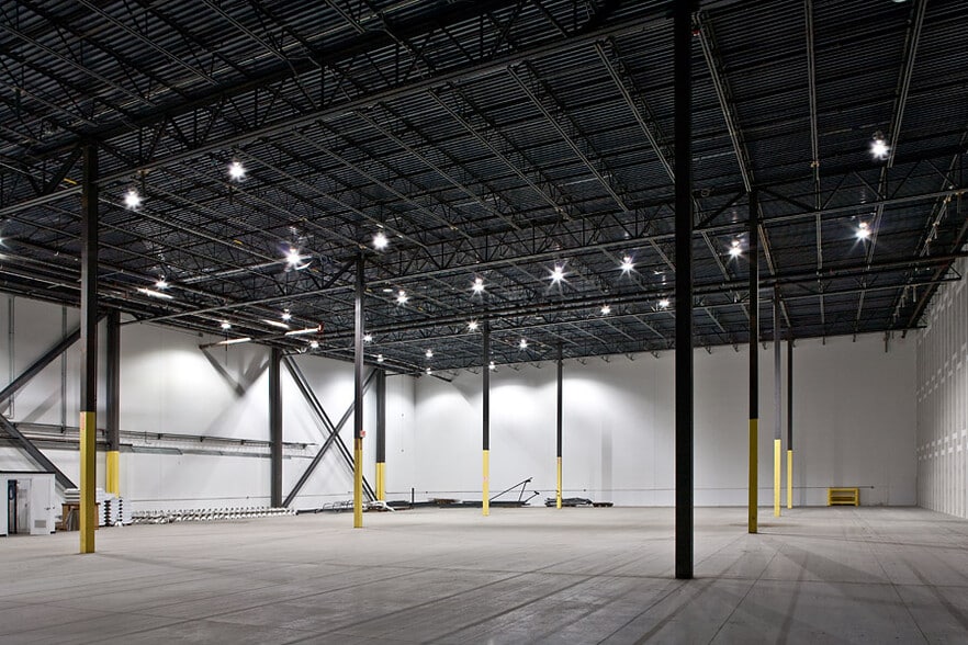 100 Adams Rd, Clinton, MA for lease - Building Photo - Image 2 of 3