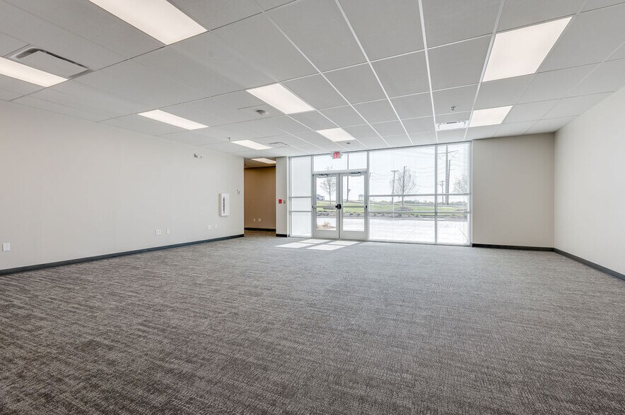 4335 W Northgate Dr, Irving, TX for lease - Building Photo - Image 3 of 6