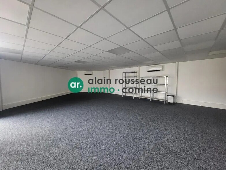 Retail in Angers for lease - Interior Photo - Image 3 of 6
