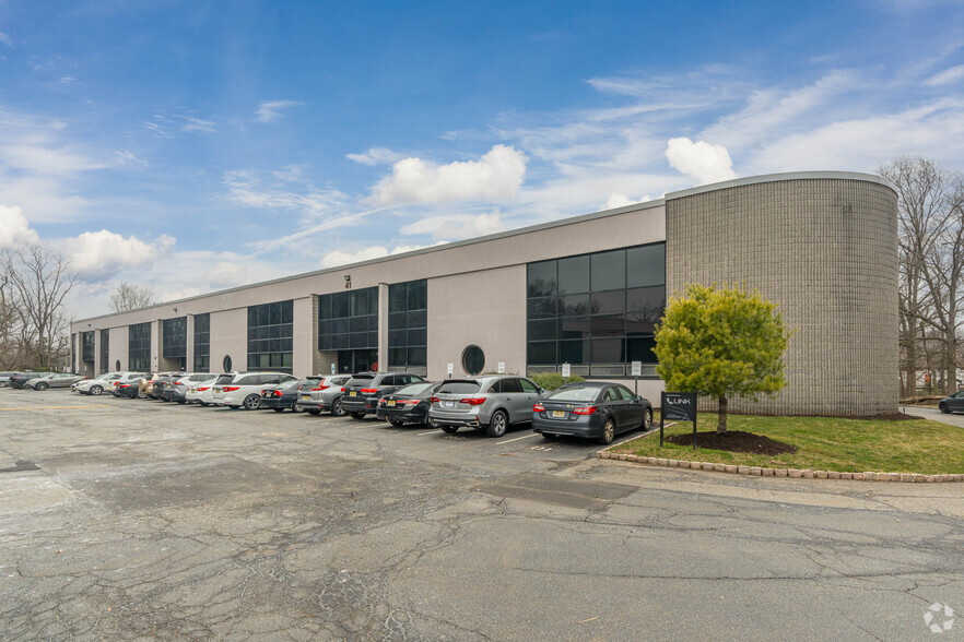 41 Plymouth St, Fairfield, NJ for lease - Primary Photo - Image 1 of 3