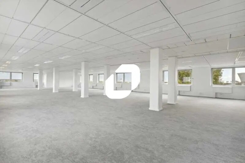 Office in Villepinte for lease - Building Photo - Image 2 of 13