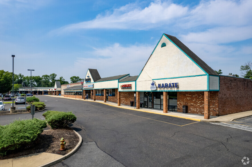 660 Woodbury Glassboro Rd, Sewell, NJ for lease - Building Photo - Image 1 of 33