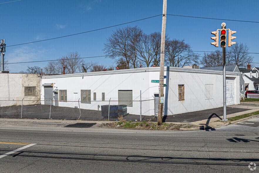 151 Babylon Tpke, Roosevelt, NY for sale - Primary Photo - Image 1 of 1