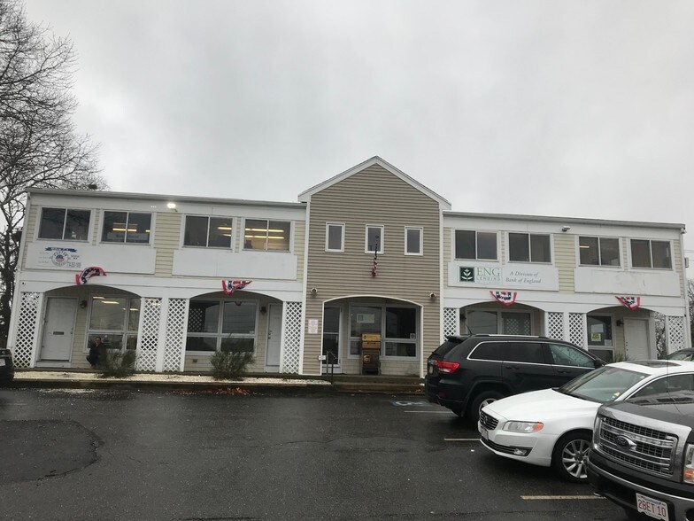 3229 Cranberry Hwy, Buzzards Bay, MA 02532