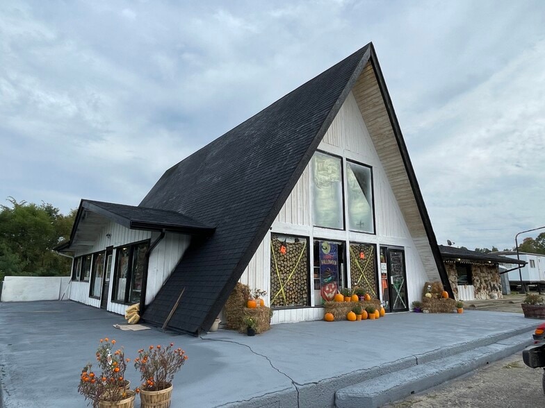 9435 S State Road 243, Cloverdale, IN for sale - Building Photo - Image 1 of 37