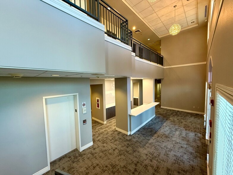 486 SW Bluff Dr, Bend, OR for lease - Building Photo - Image 3 of 12