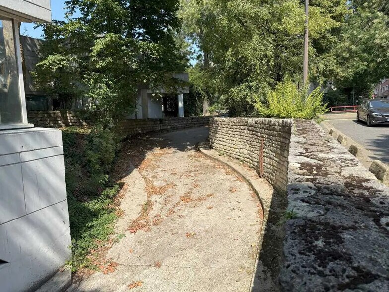 Flex in Ivry-sur-Seine for lease - Building Photo - Image 2 of 9