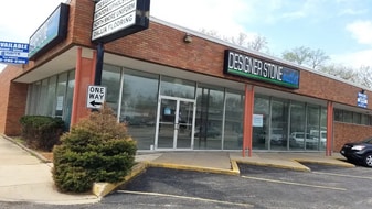 Golf Plaza - Storefront Property