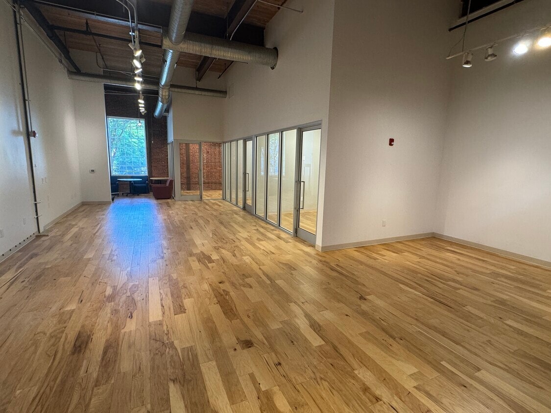 127 W Worthington Ave, Charlotte, NC for lease Interior Photo- Image 1 of 3