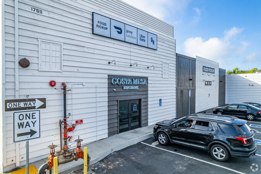 1750 Newport Blvd, Costa Mesa, CA for lease - Building Photo - Image 2 of 21