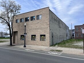 1022 W Broad St, Columbus, OH for lease Building Photo- Image 2 of 3