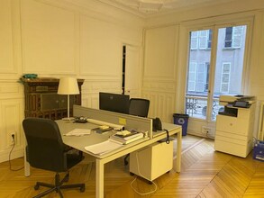 Office in Paris for lease Interior Photo- Image 2 of 3