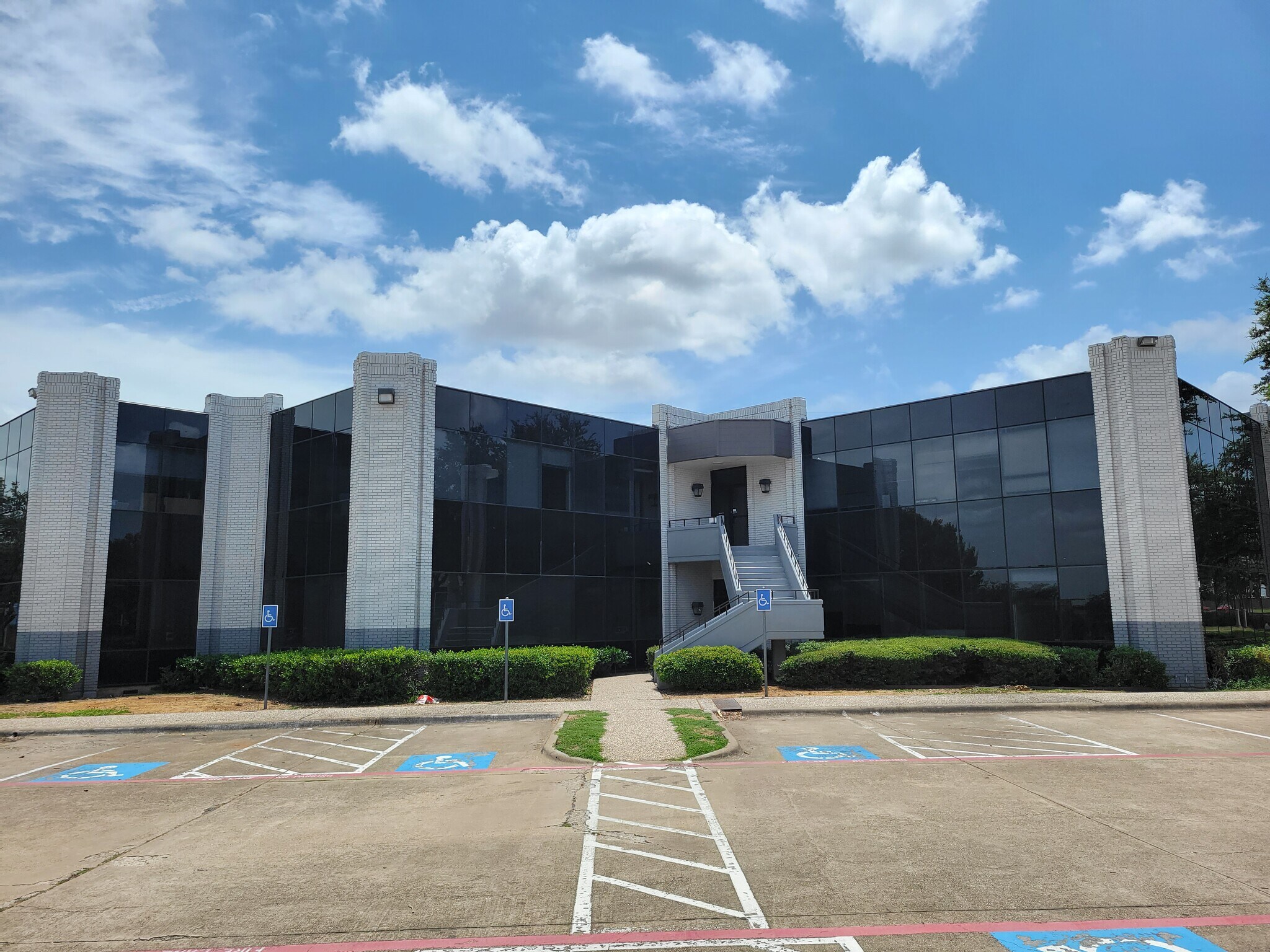 833 E Arapaho Rd, Richardson, TX 75081 Arapaho Plaza