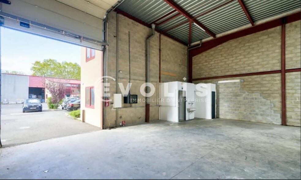 22 Rue Gutenberg, Bondoufle for lease - Interior Photo - Image 2 of 13