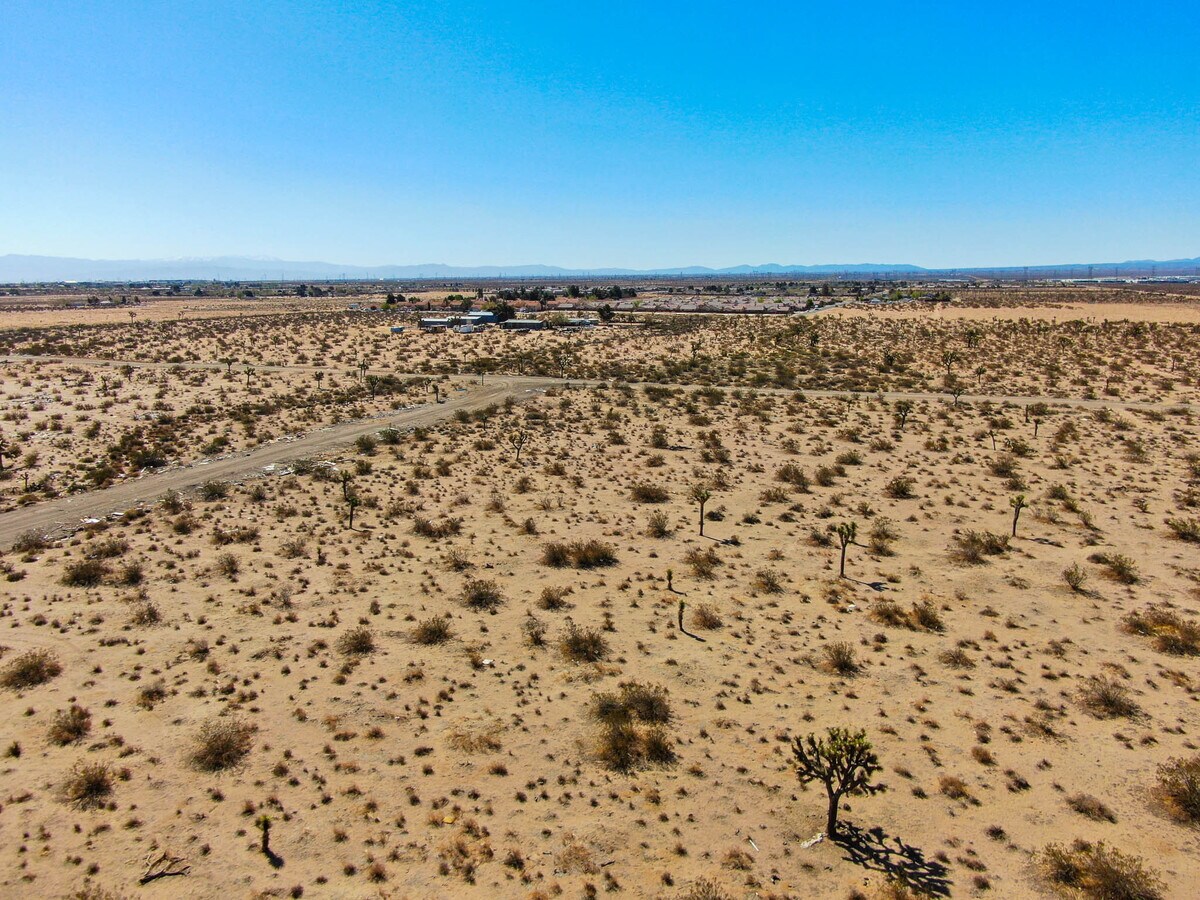 Auburn, Adelanto, CA 92301