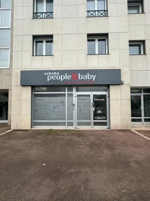 Retail in Saint-Germain-en-Laye for lease Building Photo- Image 1 of 8