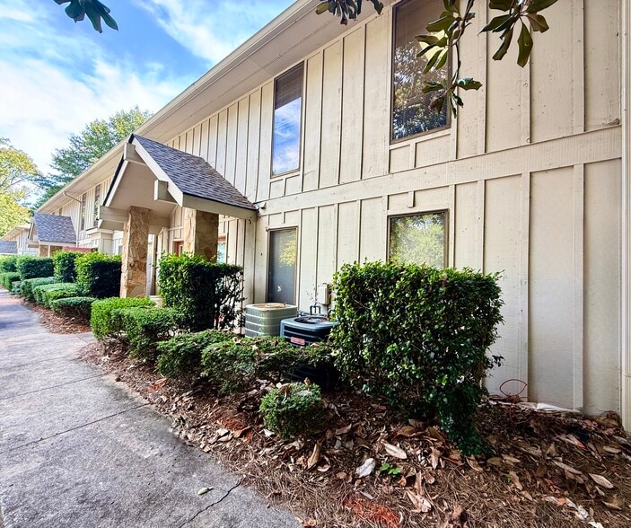 11285 Elkins Rd, Roswell, GA for lease - Building Photo - Image 2 of 13