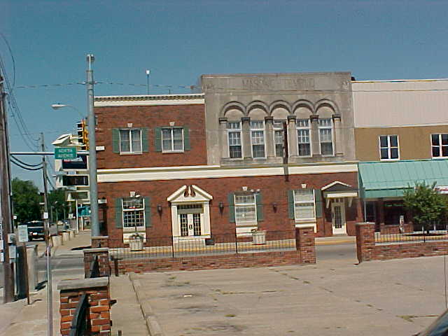 101 E North Ave, Flora, IL for sale - Primary Photo - Image 1 of 1