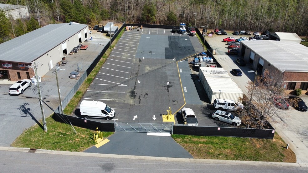 3432 Denver Dr, Denver, NC for lease - Primary Photo - Image 1 of 10