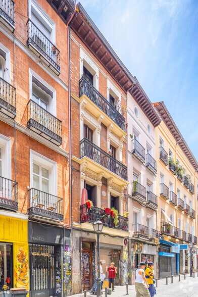 Multifamily in Madrid, Madrid for sale - Primary Photo - Image 1 of 1