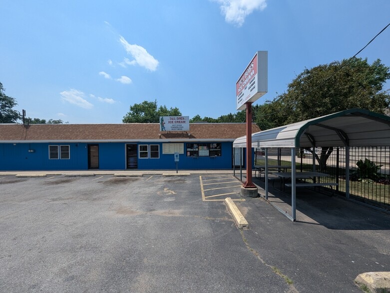 1221 S Laramie, Peoria, IL for sale - Building Photo - Image 3 of 36