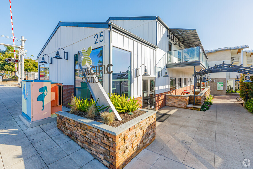 687 S Coast Highway 101, Encinitas, CA for lease - Building Photo - Image 3 of 20