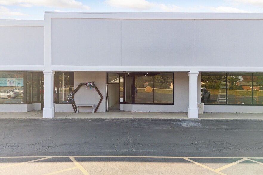 120-150 May Mart Dr, Rochelle, IL for lease - Building Photo - Image 1 of 22