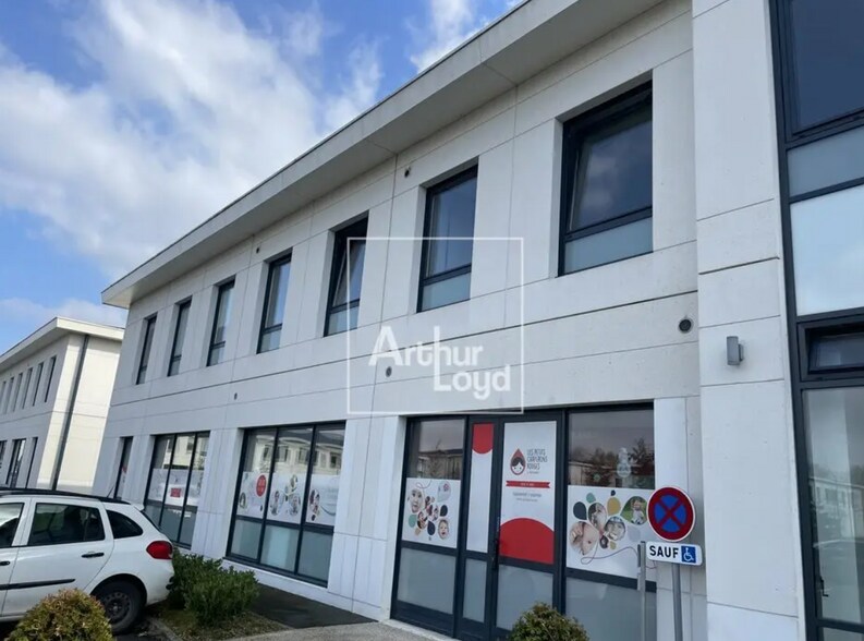 Office in Serris for sale - Building Photo - Image 1 of 1