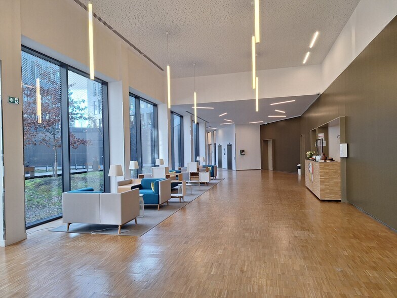 Office in Bordeaux for lease - Building Photo - Image 2 of 12