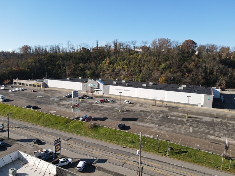 710-720 Clairton Blvd, Pleasant Hills, PA for sale - Building Photo - Image 1 of 1