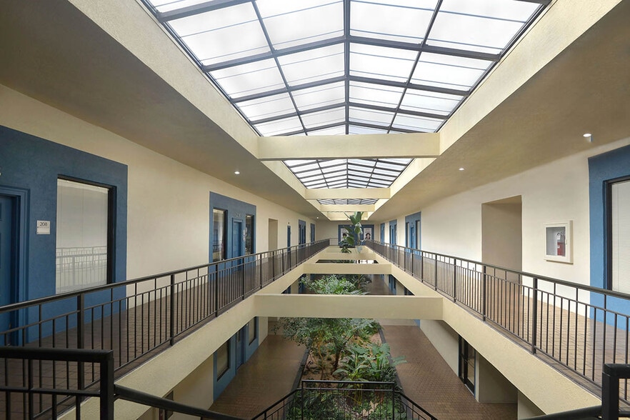 1601 E Lamar Blvd, Arlington, TX for lease - Building Photo - Image 3 of 12