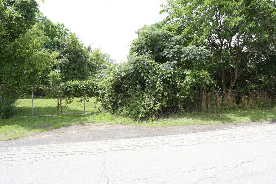 208 Rutherford Pl, Depew, NY for sale - Primary Photo - Image 1 of 1