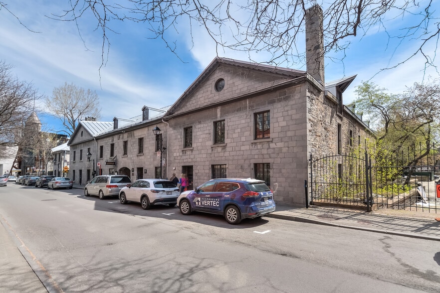 300 Pl D'youville, Montréal, QC for lease - Building Photo - Image 3 of 9