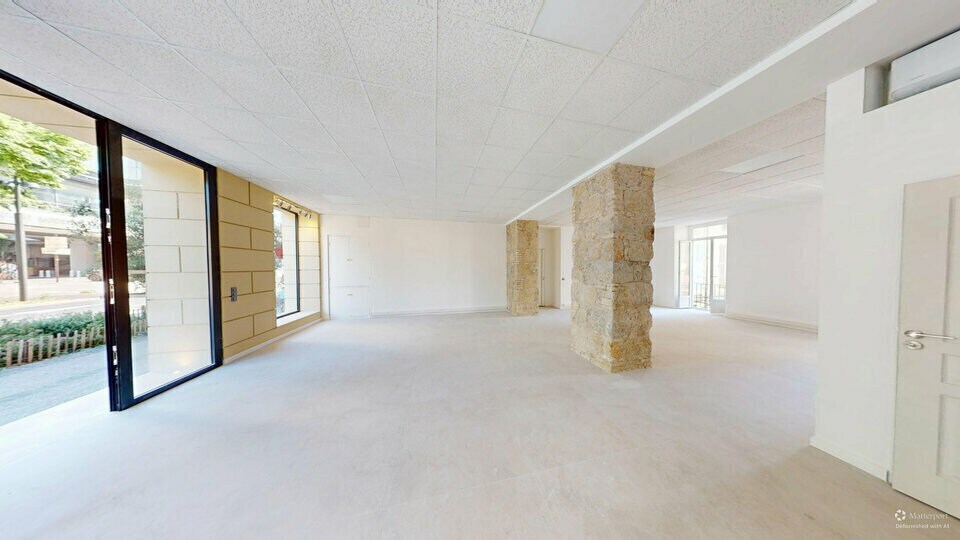 Retail in Nice for lease Interior Photo- Image 1 of 6