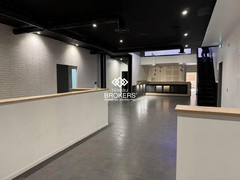 Retail in Le Pontet for lease - Lobby - Image 1 of 4