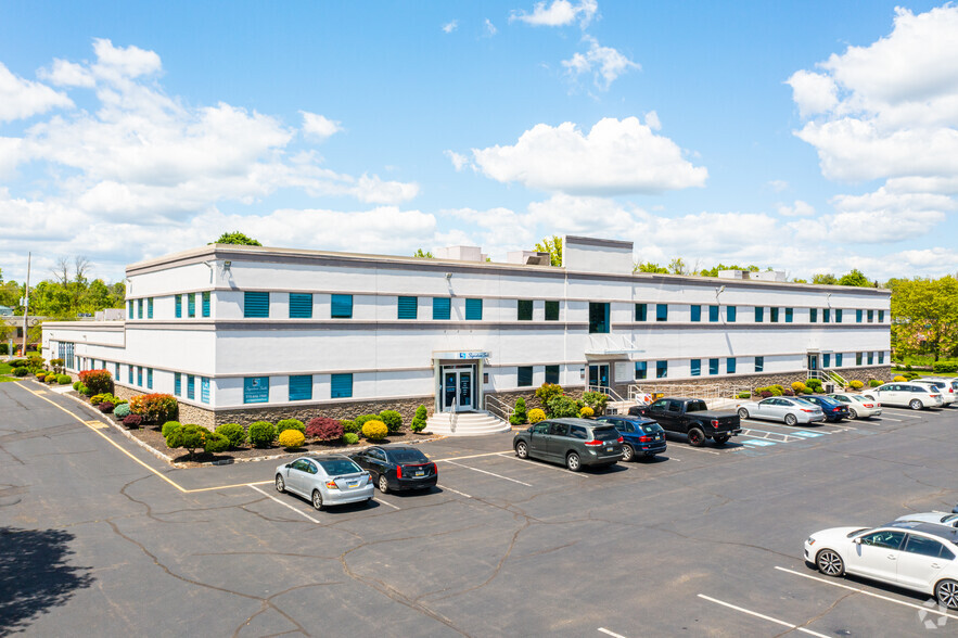 401 Commerce Dr, Fort Washington, PA for sale - Building Photo - Image 1 of 1