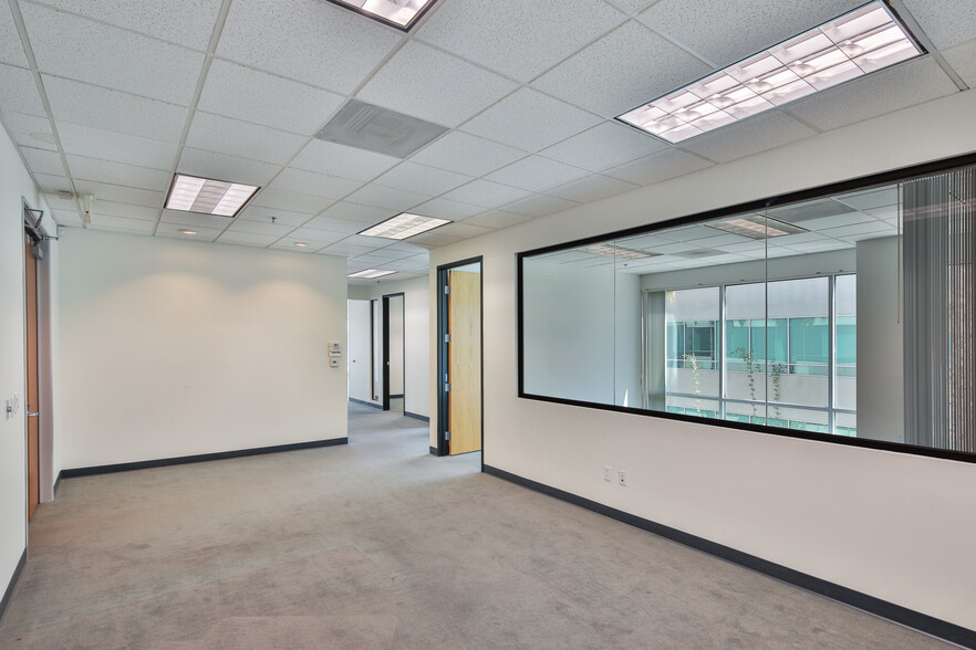 3257 E Guasti Rd, Ontario, CA for lease - Interior Photo - Image 2 of 8