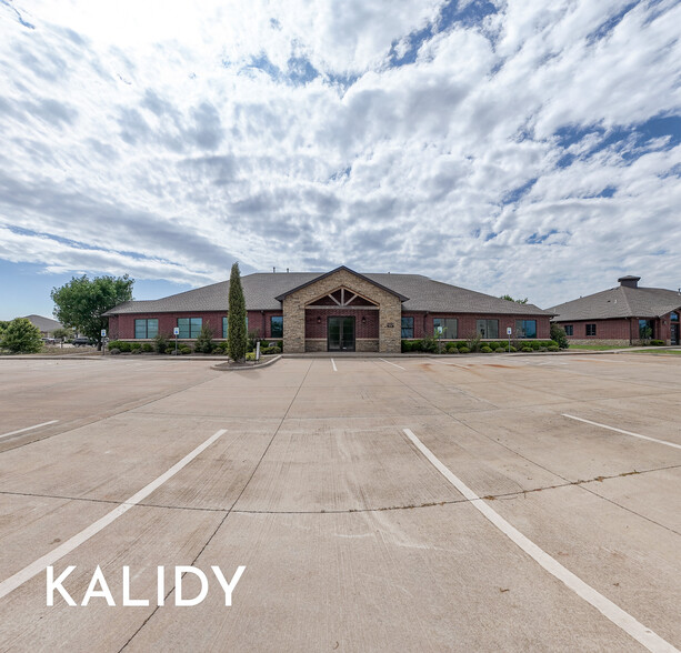 2218 NW 164th St, Edmond, OK for lease - Building Photo - Image 2 of 97